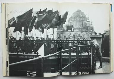 Sample page 7 for book Bernard Larsson – Die ganze Stadt Berlin. Politische Fotos