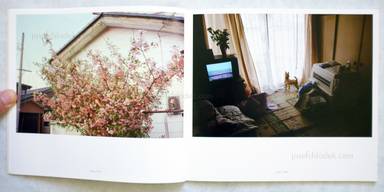 Sample page 2 for book  Takashi Kuraya – A Glimmer of Light カーテンを開けて